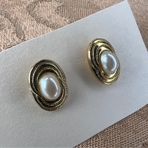 VINTAGE GOLD FAUX PEARL EARRINGS RETRO PINUP POST BACKING GLAM EVENT FORMAL - Picture 5 of 6